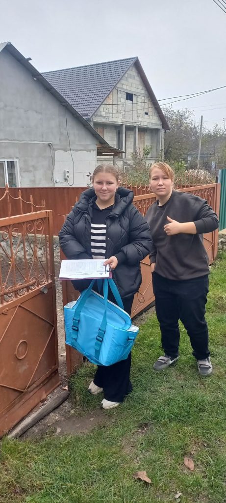 Two volunteers delivering food