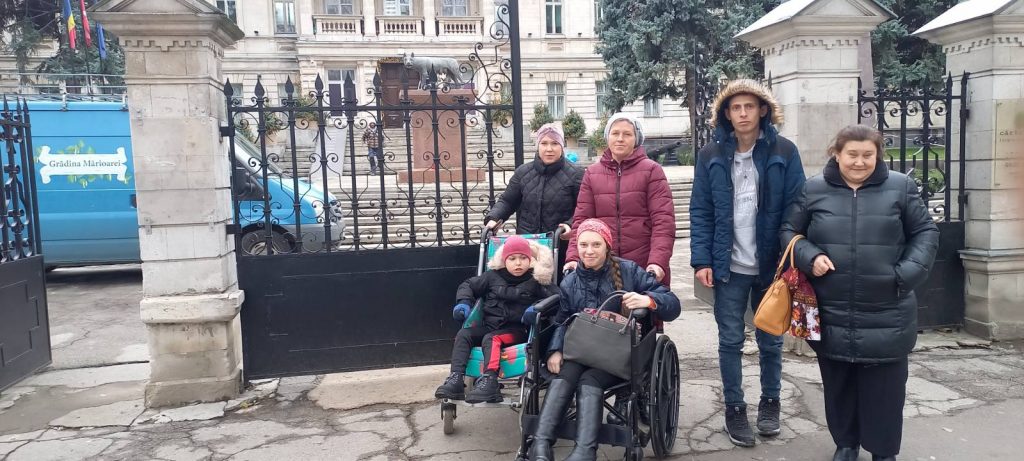 Children with disaibilites and their families entering the museum.